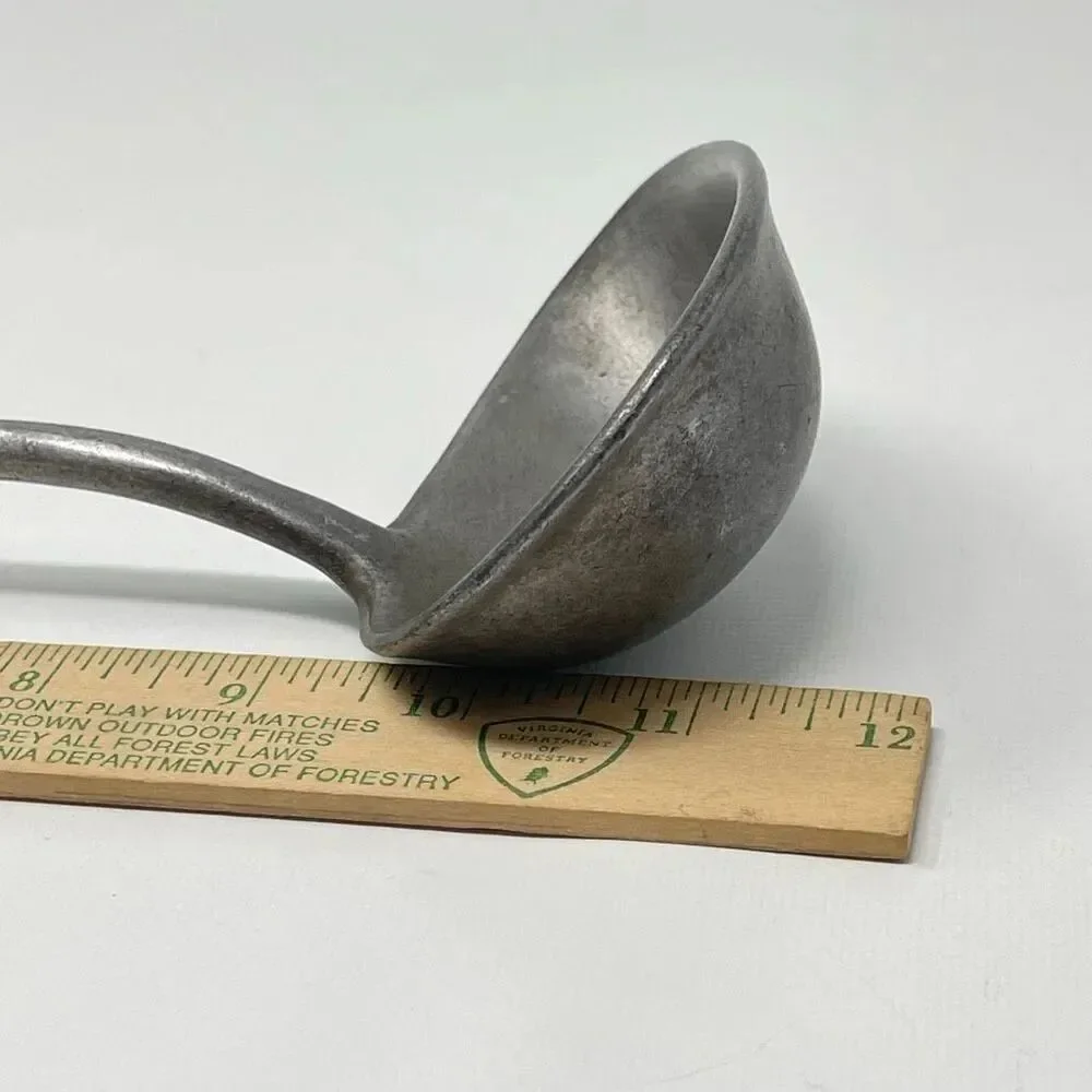 Vintage Wagner Ware Cast Aluminum Sauce Soup Ladle Pourer 11.5” Teardrop Shape